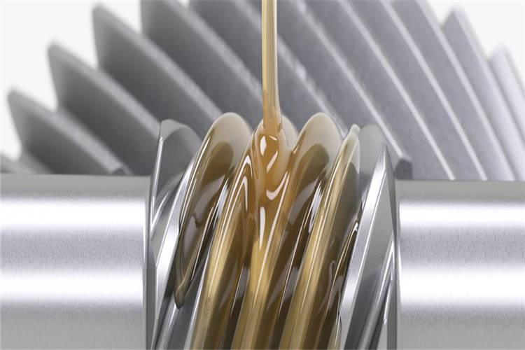 不同品牌的工業(yè)齒輪油不要混用。因?yàn)椴煌放讫X輪油的某些性能指標(biāo)不盡相同，若混用會(huì)降低齒輪油的使用效果