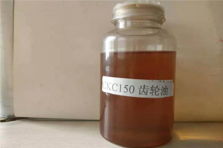 工業(yè)齒輪油在使用過(guò)程中混入水分，如果油品不具備將混入油中的水迅速分離或者分離能力較差，就有可能使油品乳化